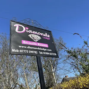 4* Affittacamere Diamonds Near Hospital